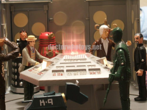 Dapol Tardis Console Room with Dapol Tetrap, Davros,  7th Doctor (light coat), Red Dalek, K-9, 3rd Doctor, Ice Warrior and The Master - Thanks Sergio